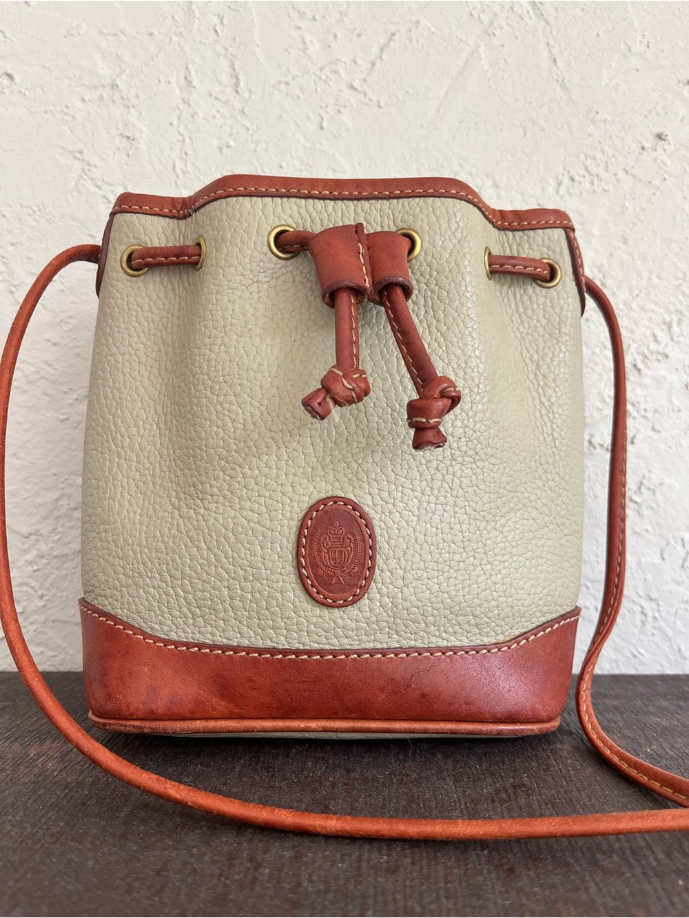 Vintage Liz Claiborne Beige and Brown Pebbled Leather Drawstring Crossbody Bag